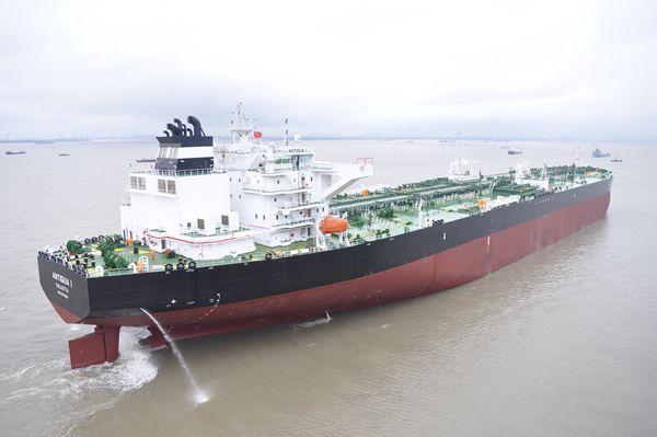 158000吨油船